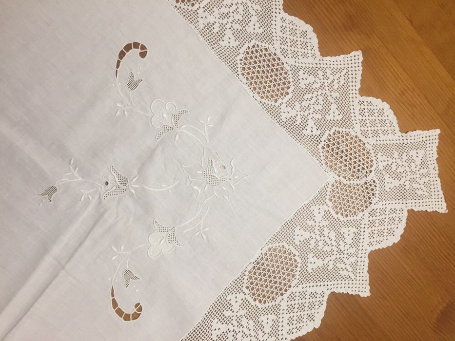 Toalha de linho bordada a mão