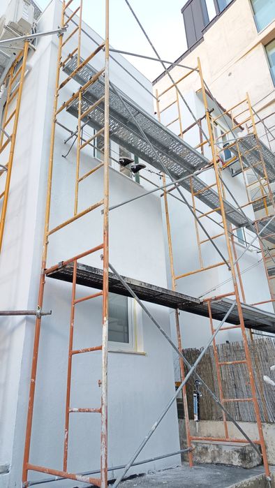 Aluguer de andaimes tradicional e europeu