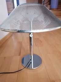 Oryginalna lampa z ażurowym, metalowym abażurem