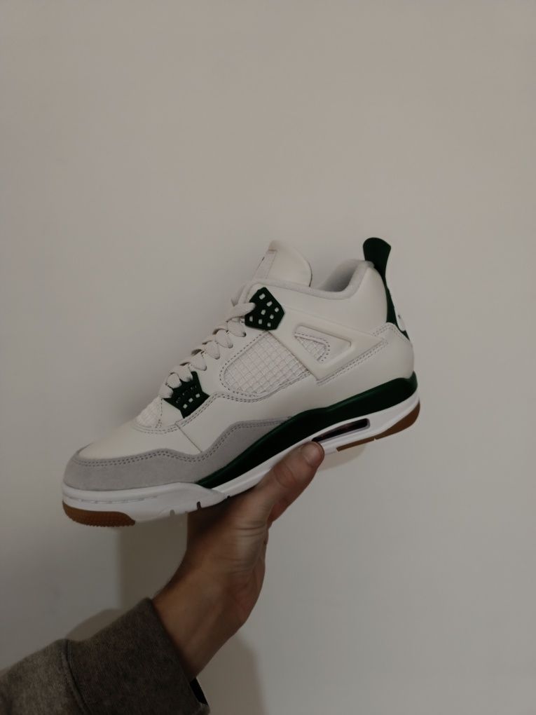 Air Jordan 4 SB Pine Green 38.5