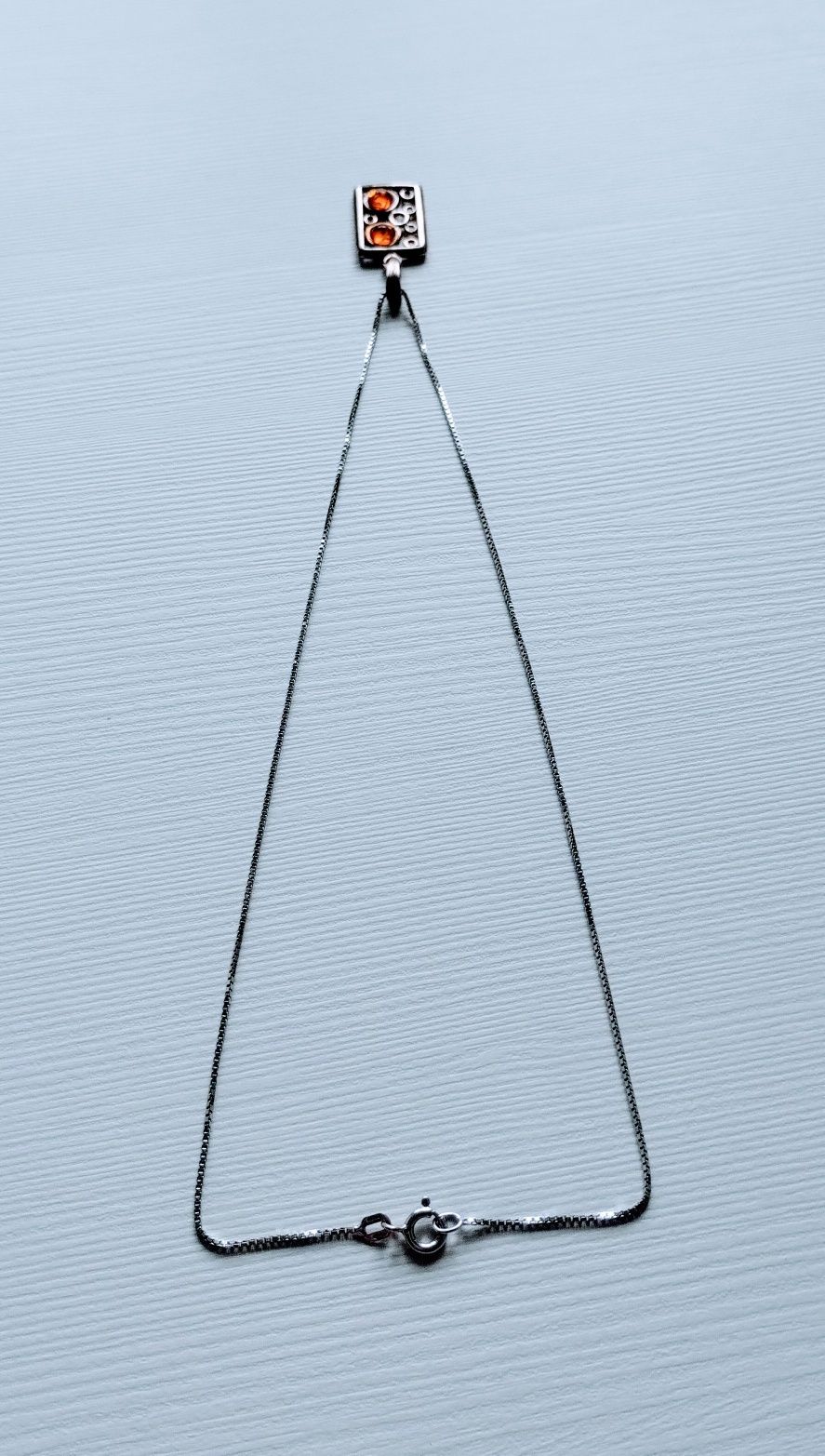 Srebrny naszyjnik wisiorek ze srebra 925 z bursztynem 40cm