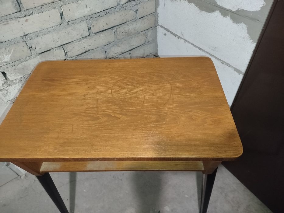 Stolik PRL po renowacji, pod radio, gramofon, konsola patyczak typ 600
