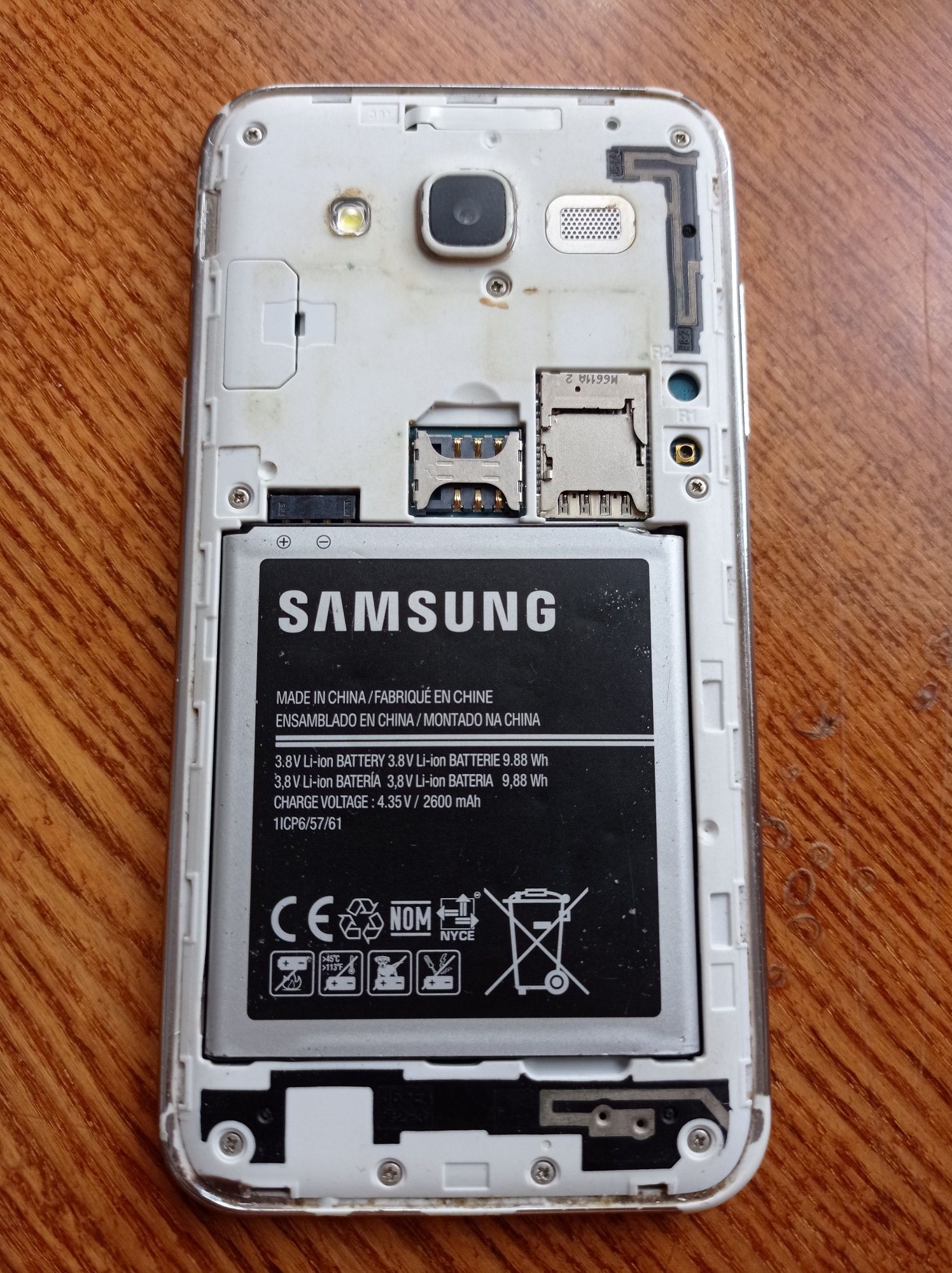Смартфон Samsung Galaxy J5 SM-J500F
