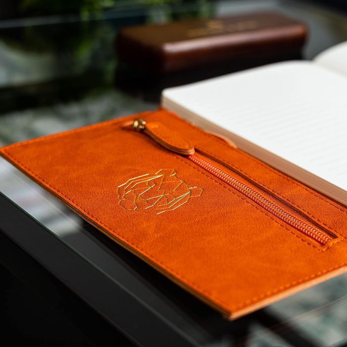 Piórnik ze skóry ekologicznej z podwójnym zamkiem minimalistyczny