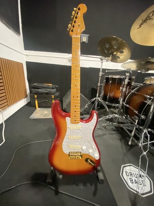 Squier strat com EMG