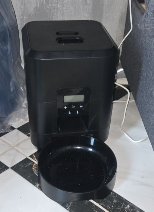 Автоматична годівниця кормушка для котів