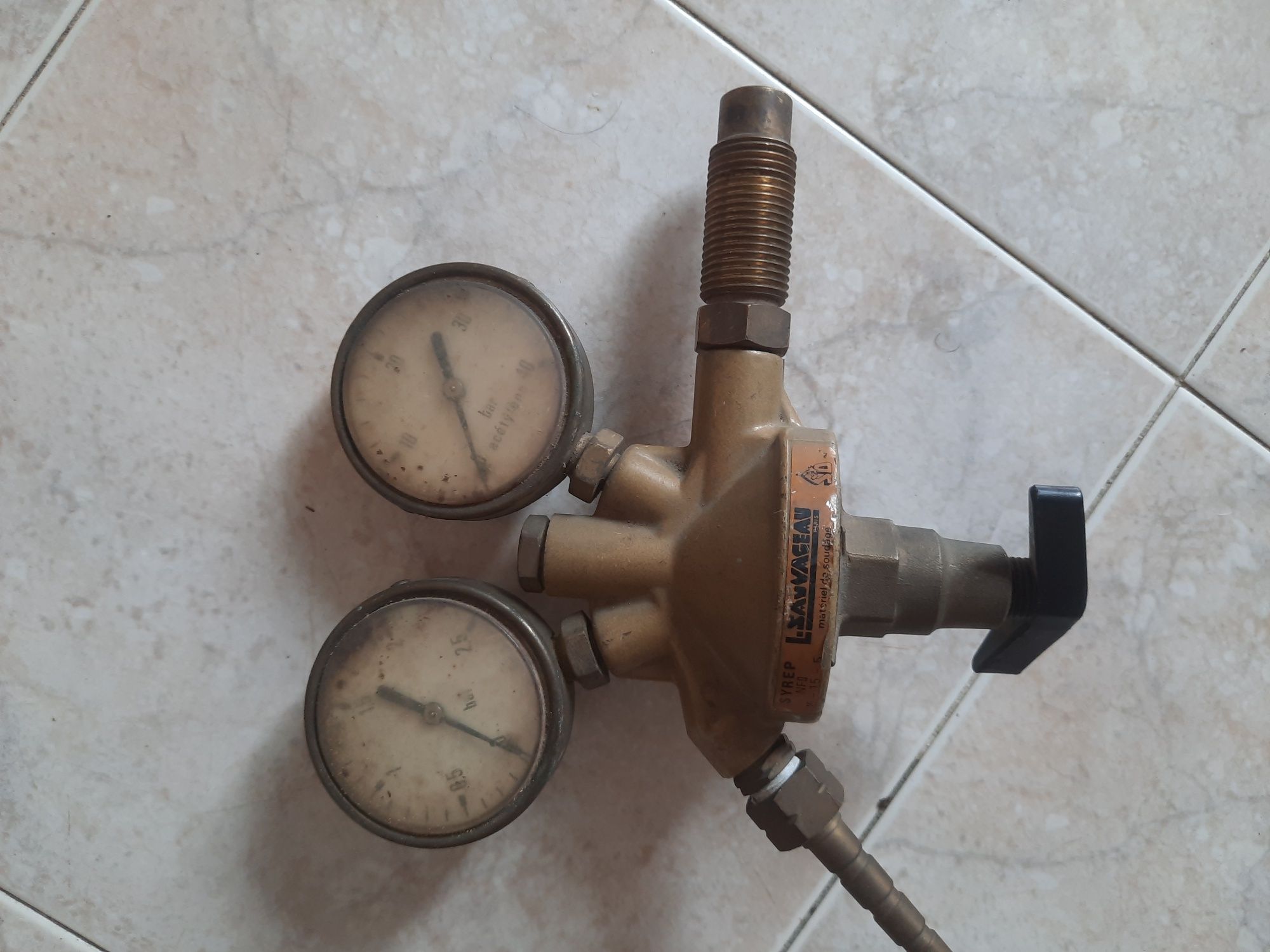 Manómetros  tem de vir buscar a casa