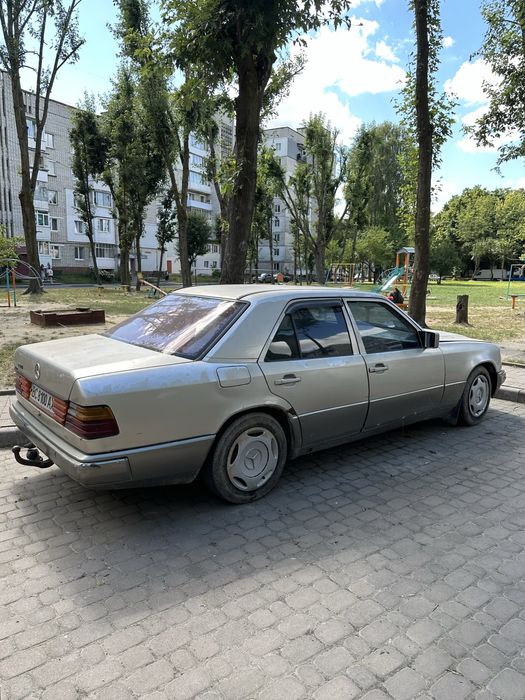 Автомобіль mercedes benz w124