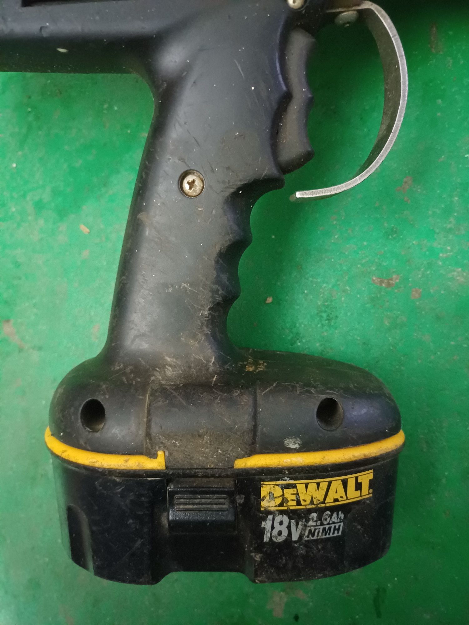 Przecinarka gilotyna dewalt 18v