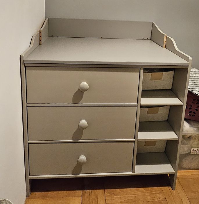 Komoda z funkcją przewijaka [nieprzykrecony na zdj]