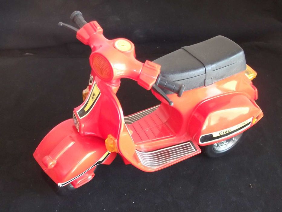 Brinquedo Vintage Scooter Vespa P200E Ciao Anos 80