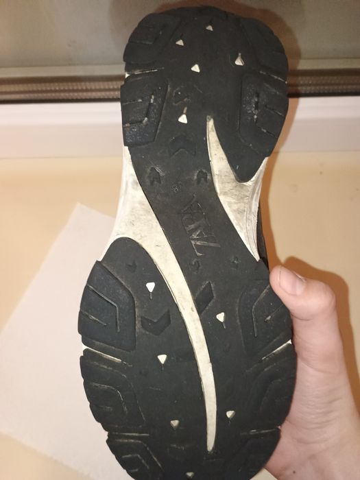 Продам кросівки Zara