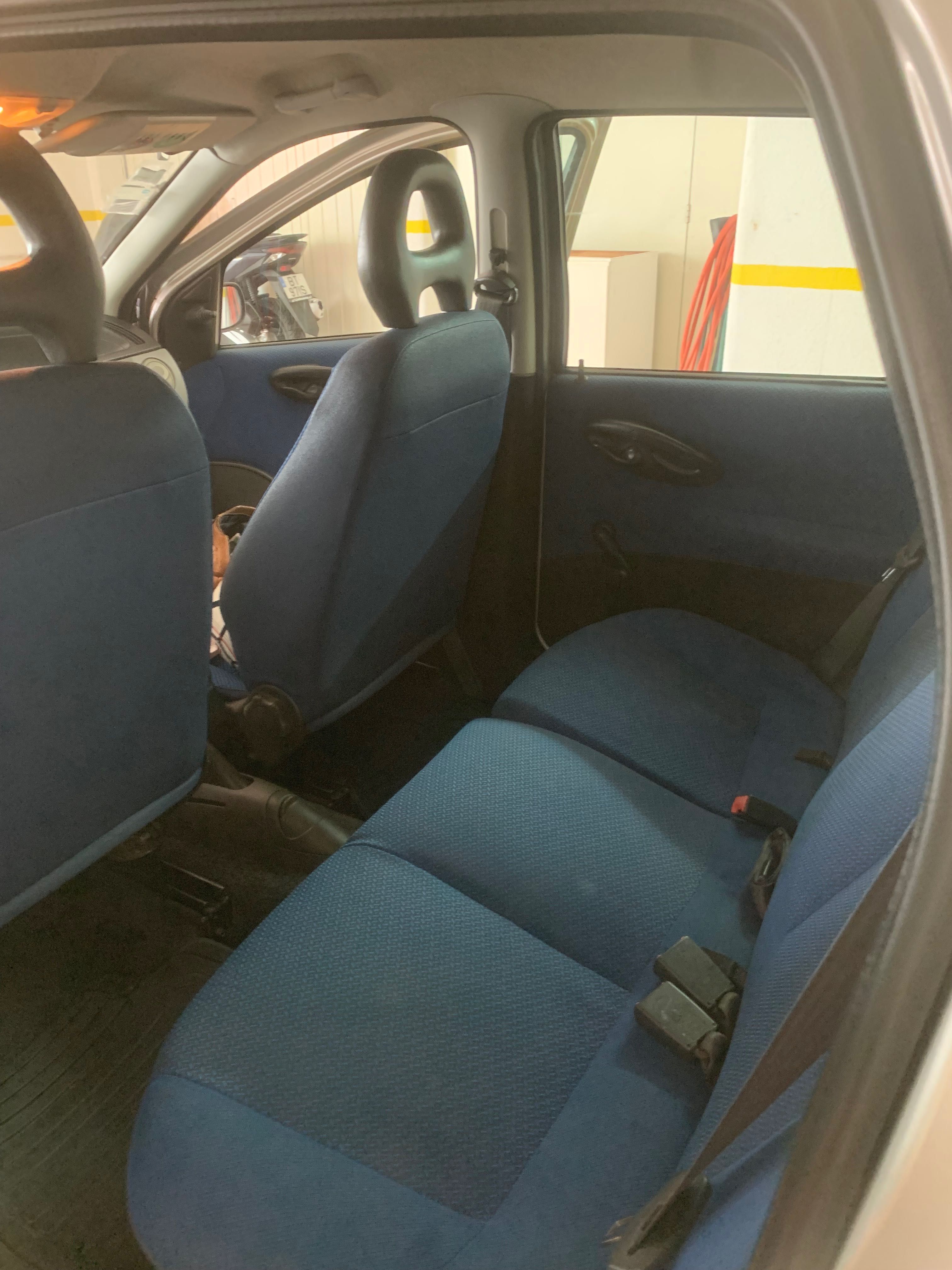 Fiat Punto cinzento