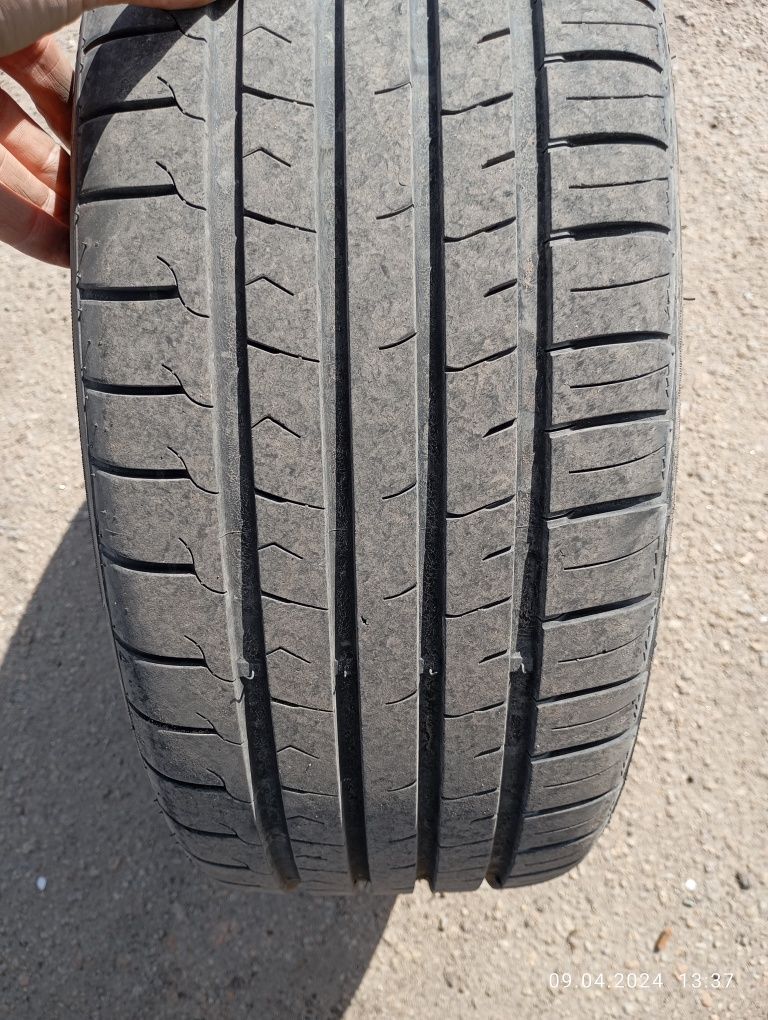 Продам шини 215/45R17