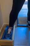 Dispensador automático de capas para sapatos