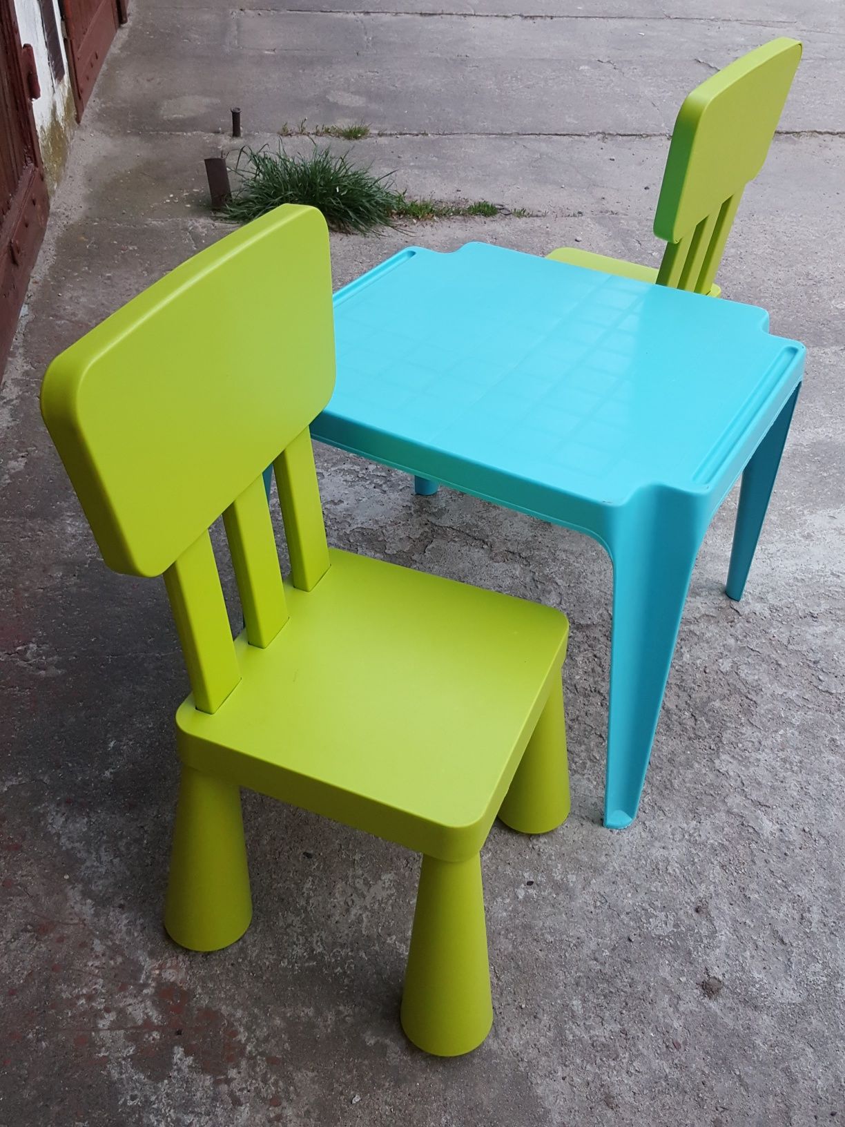 Krzesełka i stolik dla dzieci plastikowe
