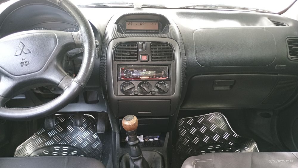 Mitsubishi carisma 1.3 16v 2002