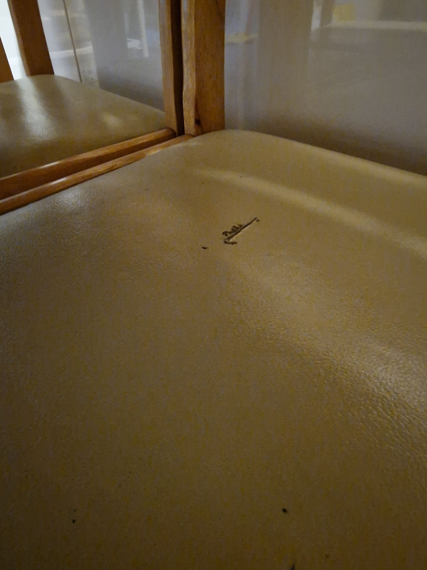 Conjunto mesa + 4 cadeiras Madeira