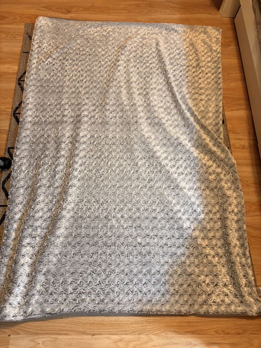 Szary jysk ciepły elegancki koc 170 cm x 120 cm róża dwustronny