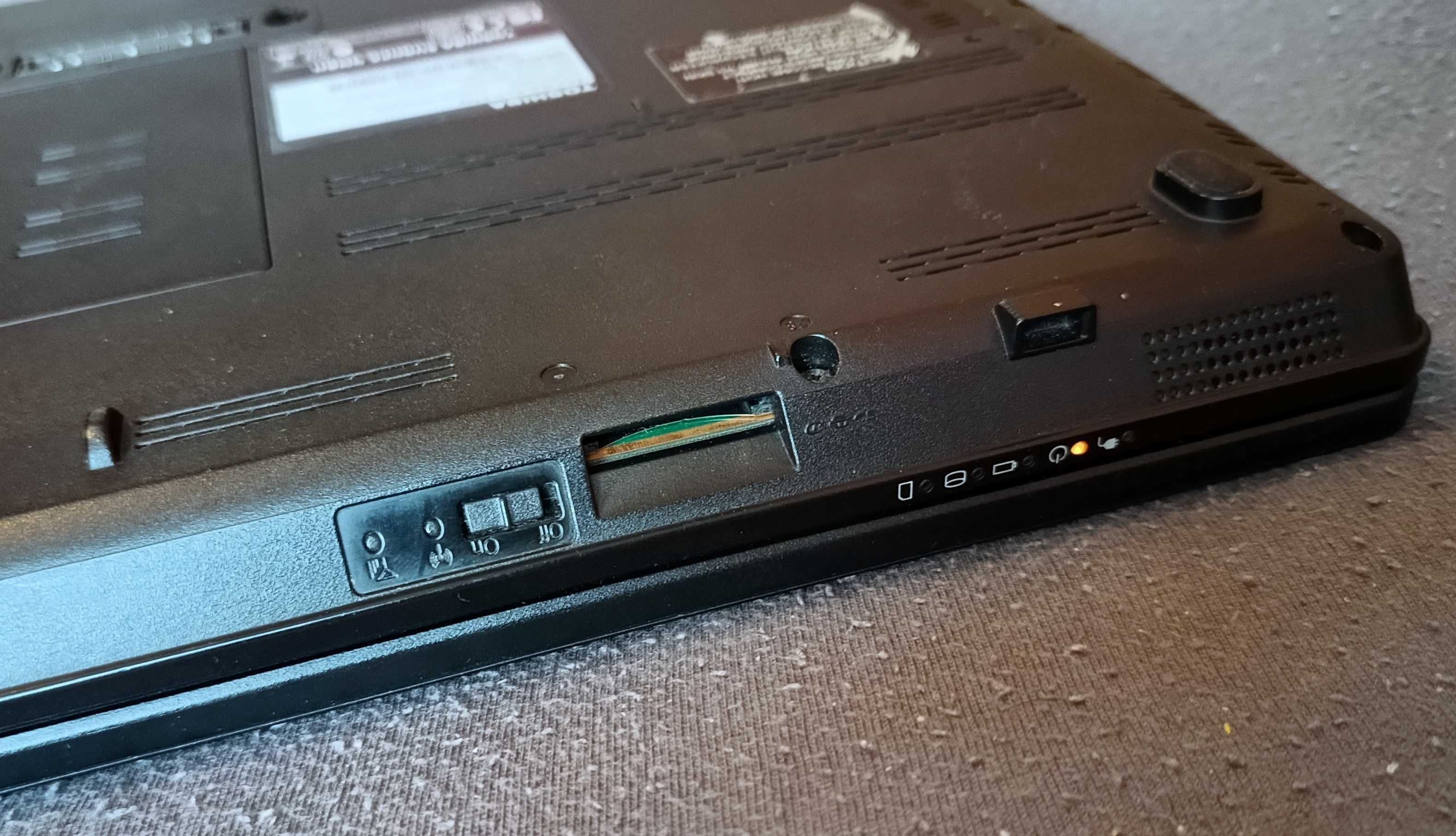 Toshiba Tecra A11-11Q\i3\SSD240GB\4GB RAM\Windows10