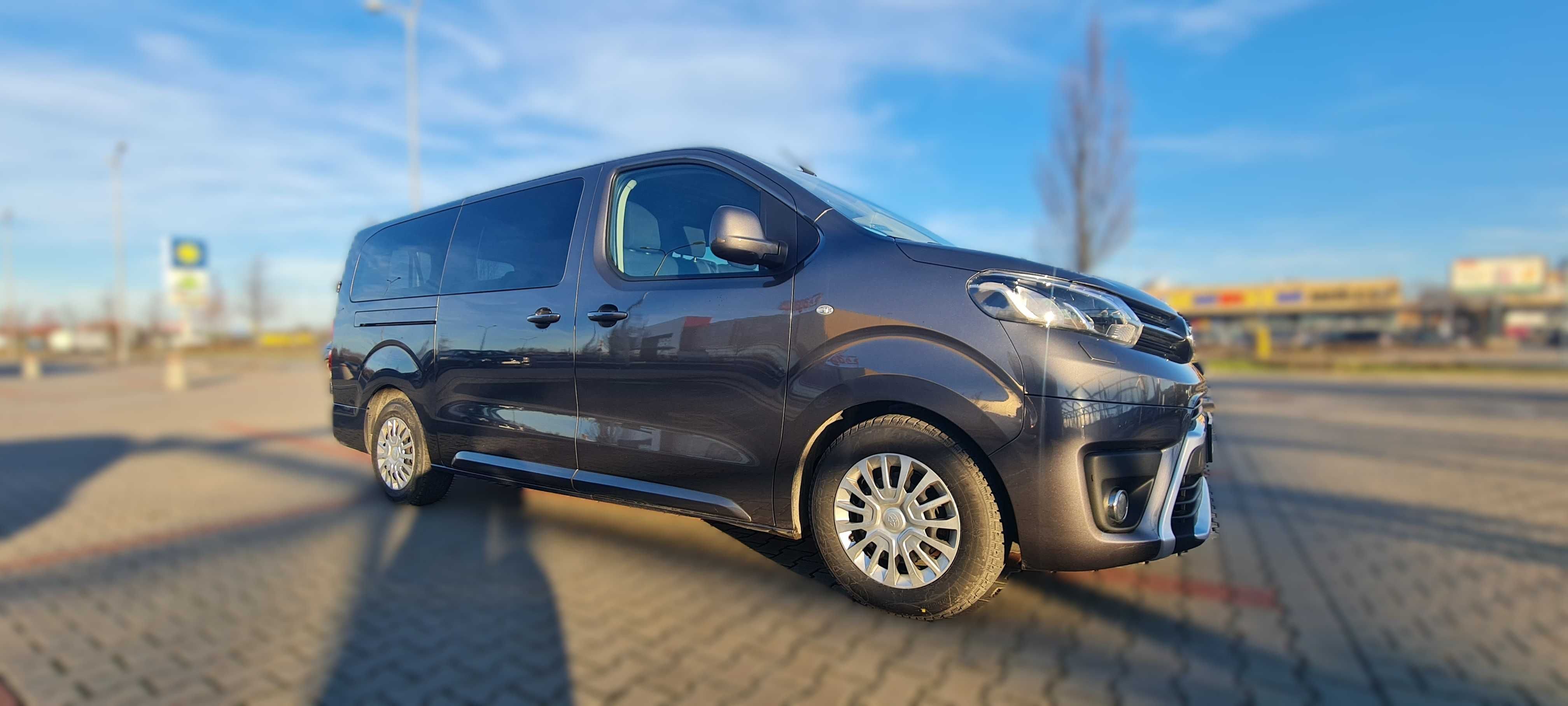 Wynajem Busów – Idealne Wybór na Wakacje, Eventy i Wyjazdy Służbowe!
