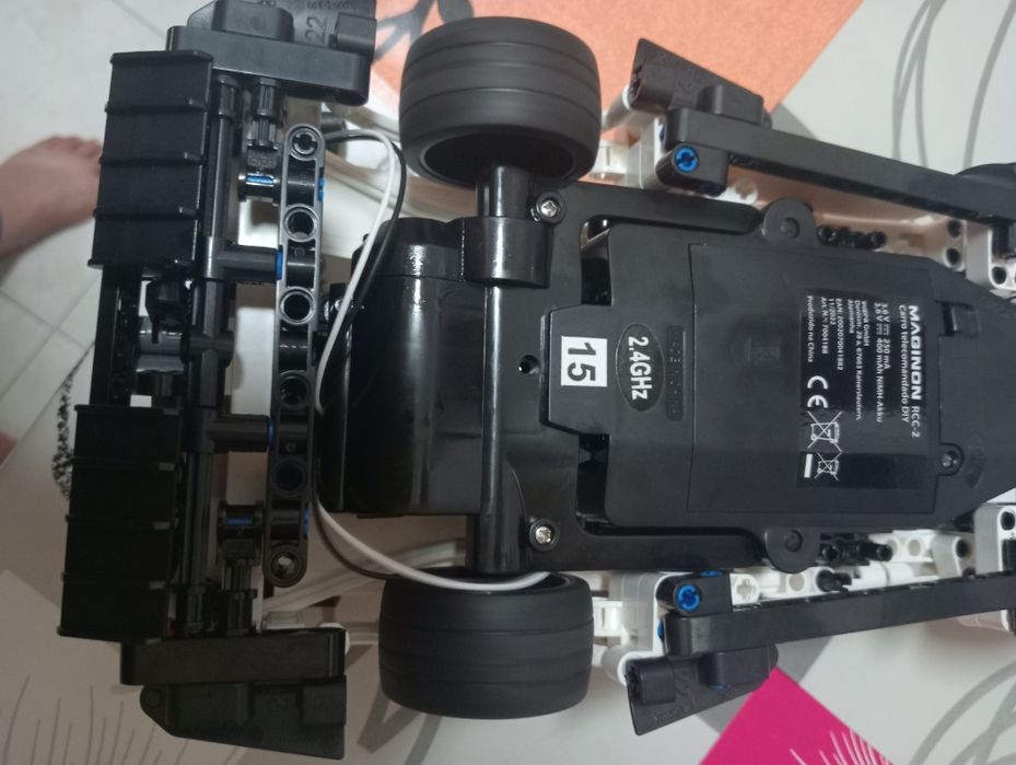 Carro telecomandado de Lego