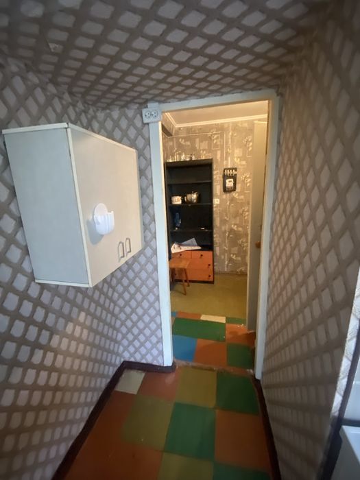 Продаётся 1-комнатная, 2й этаж, за " Украиной"