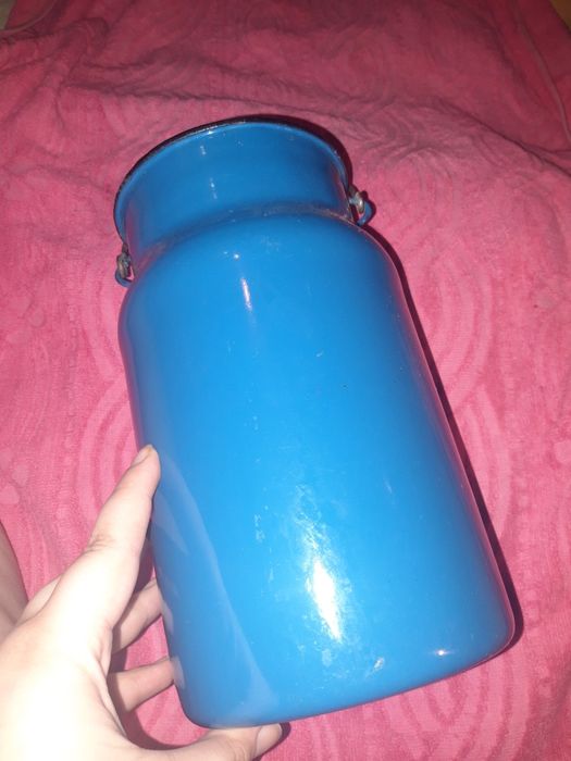 Винтажный эмалированный бидон для молока синего цвета СССР бидончик