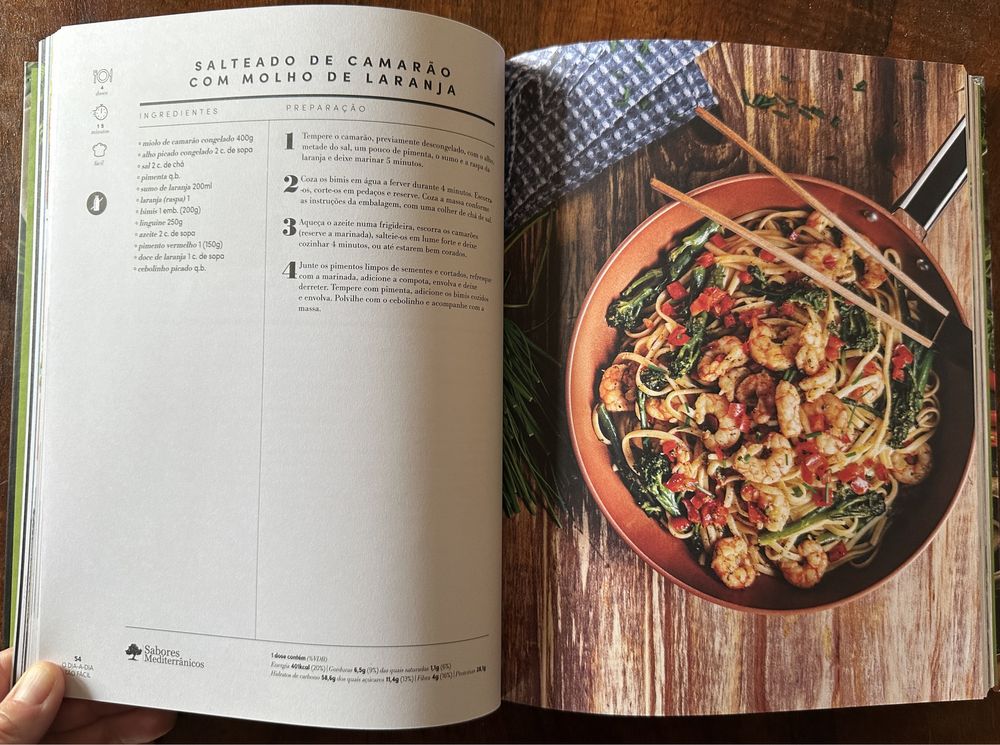 Livro "À mesa com o Pingo Doce"