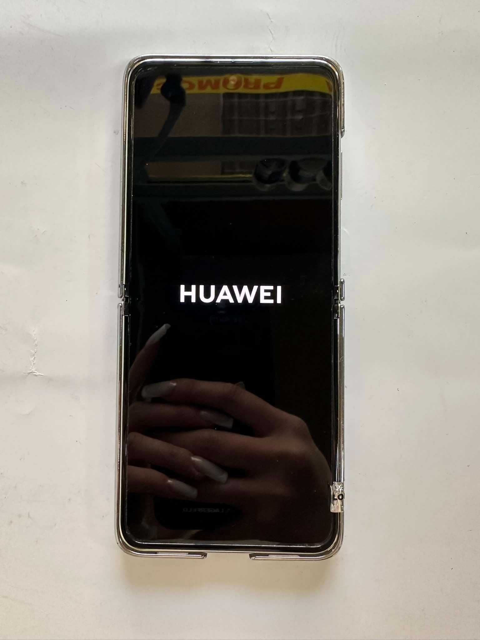 Smartfon Huawei P50 Pocket 8/256GB 4G (LTE) biały 116/25/W
