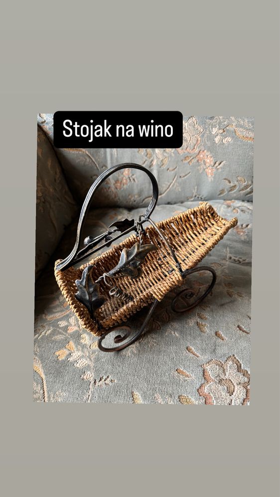 Piekny stojak na wino naturalny wiklina na prezent vintage