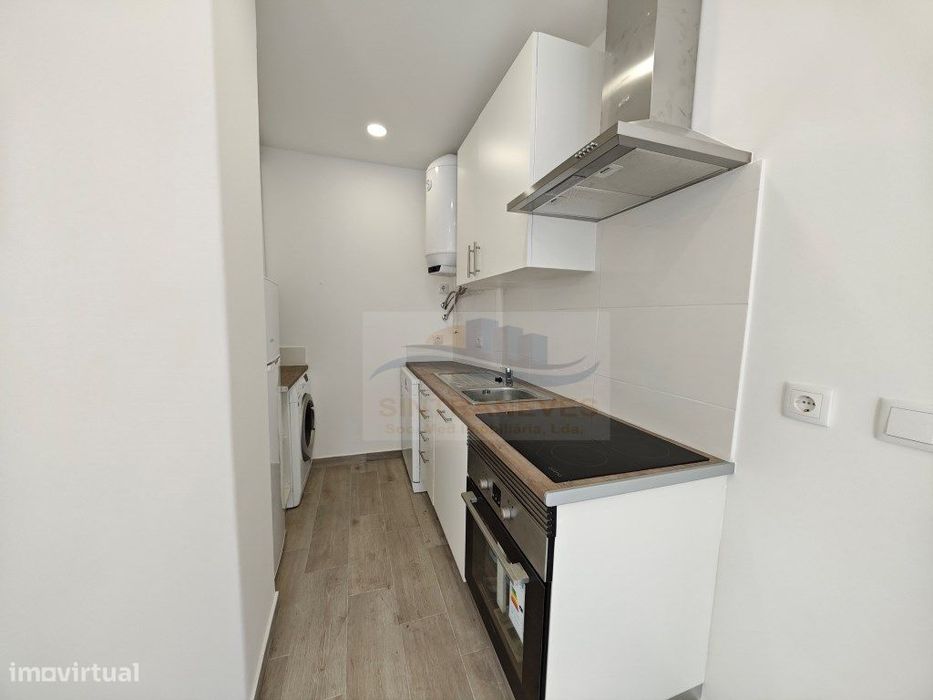 Loja transformada em apartamento T1 com garagem e armazém - Amadora