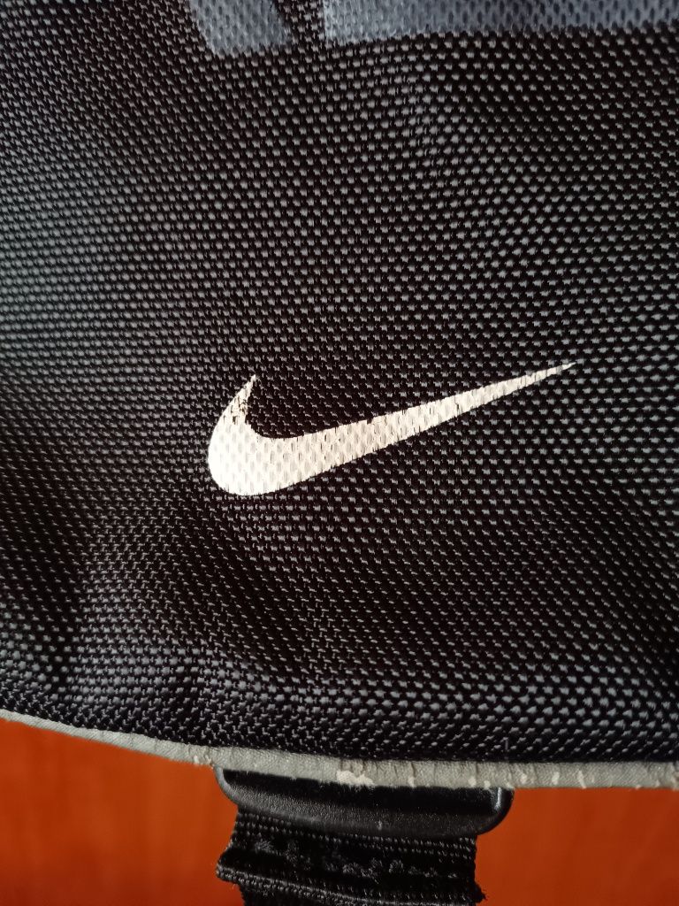 NIKE  Super mocna torba na ramię z komorą na laptopa, 45 x 32 x 15 cm