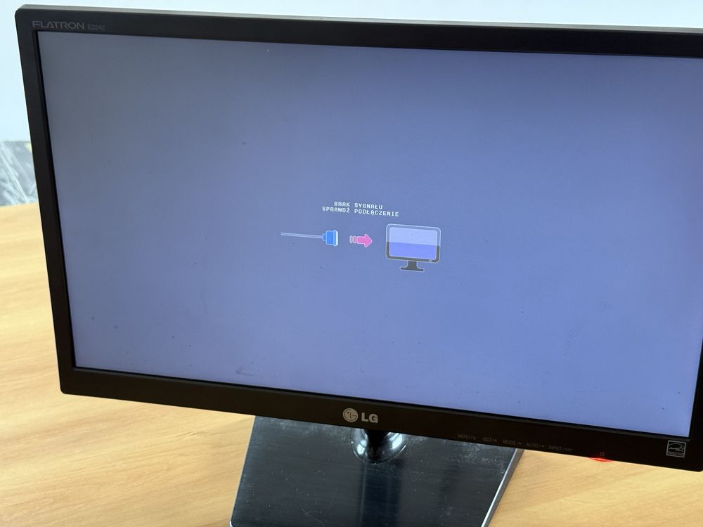 Monitor LG Flatron E2242C-BN | w pelni sprawny