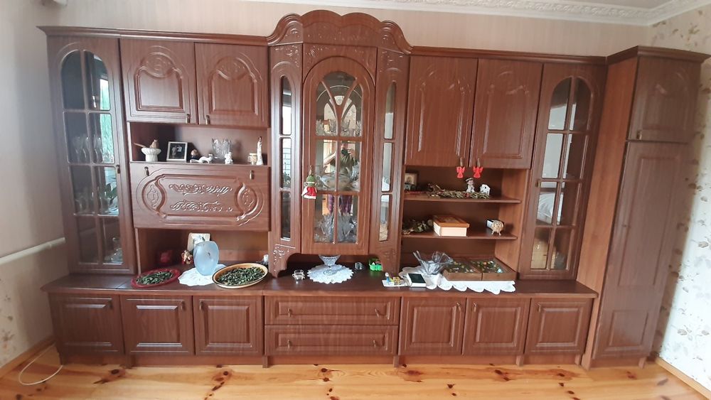 Продам стінку  б/у для вітальні.