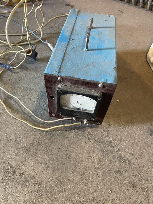 Зарядний пристрій для акумуляторів 12v