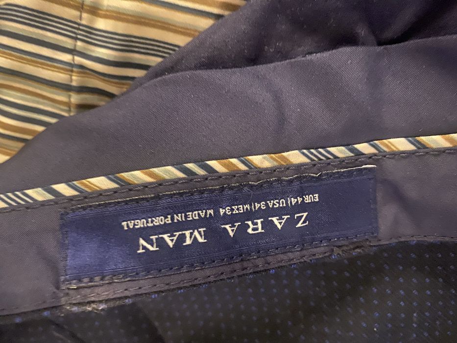 Garnitur Zara Man – ciemnogranatowy w drobne niebieskie kropeczki,