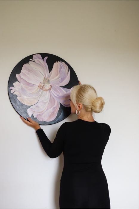 Круглая картина маслом Пион