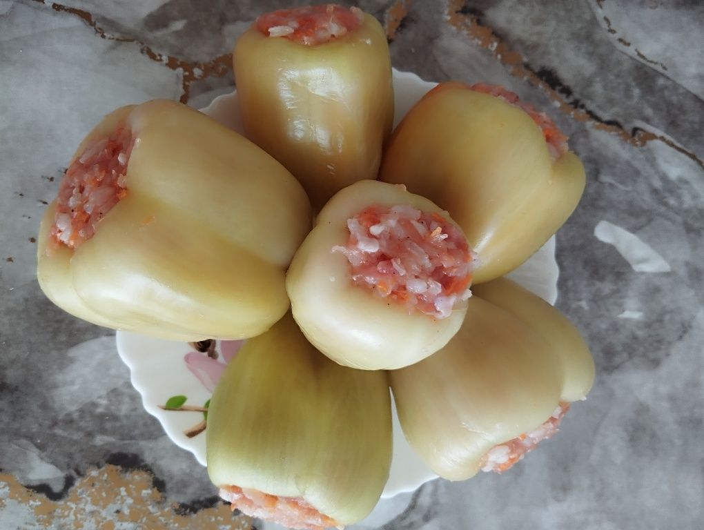 Пельмені, чебуреки, вареники, голубці, перчик з начинкою.