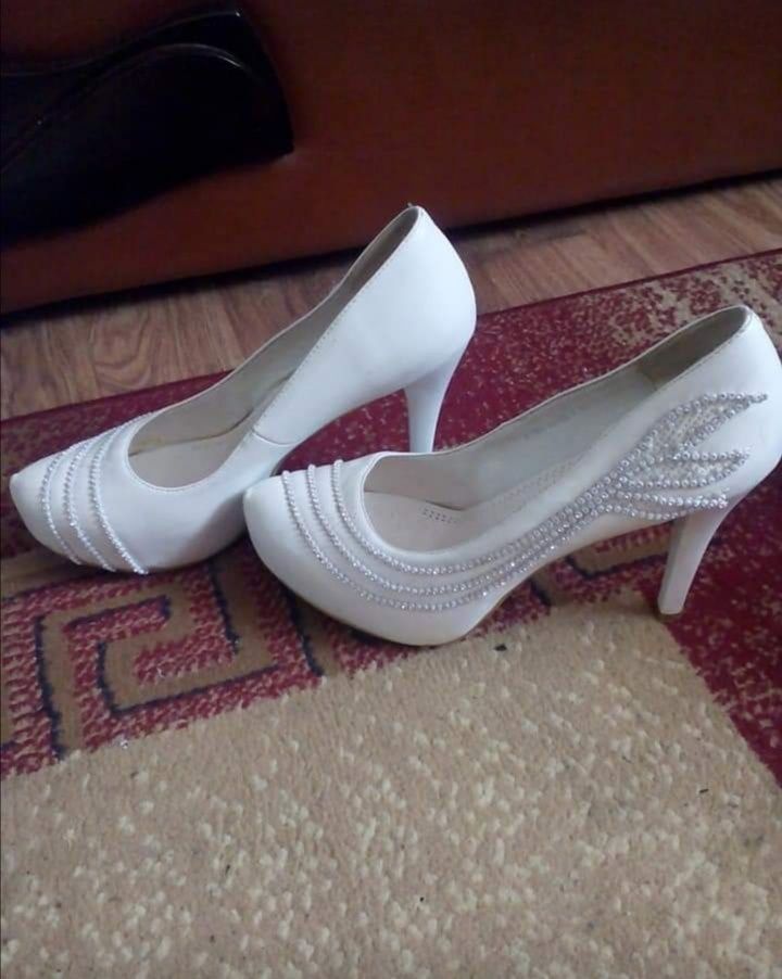 Весільні туфлі 39розмір