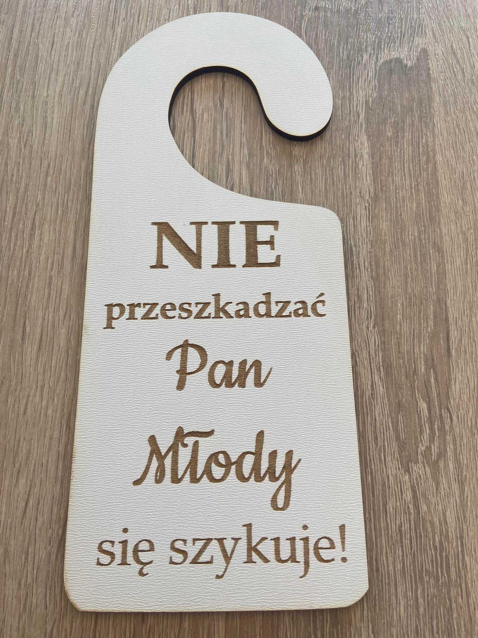 Zawieszka biała nie przeszkadzać Panna Młoda Młody się szykuje