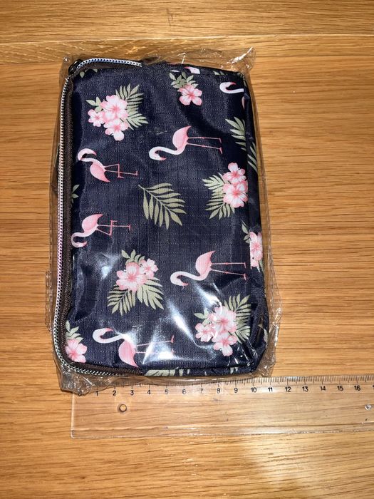 Vendo bolsa de maquilhagem com flamingos nova