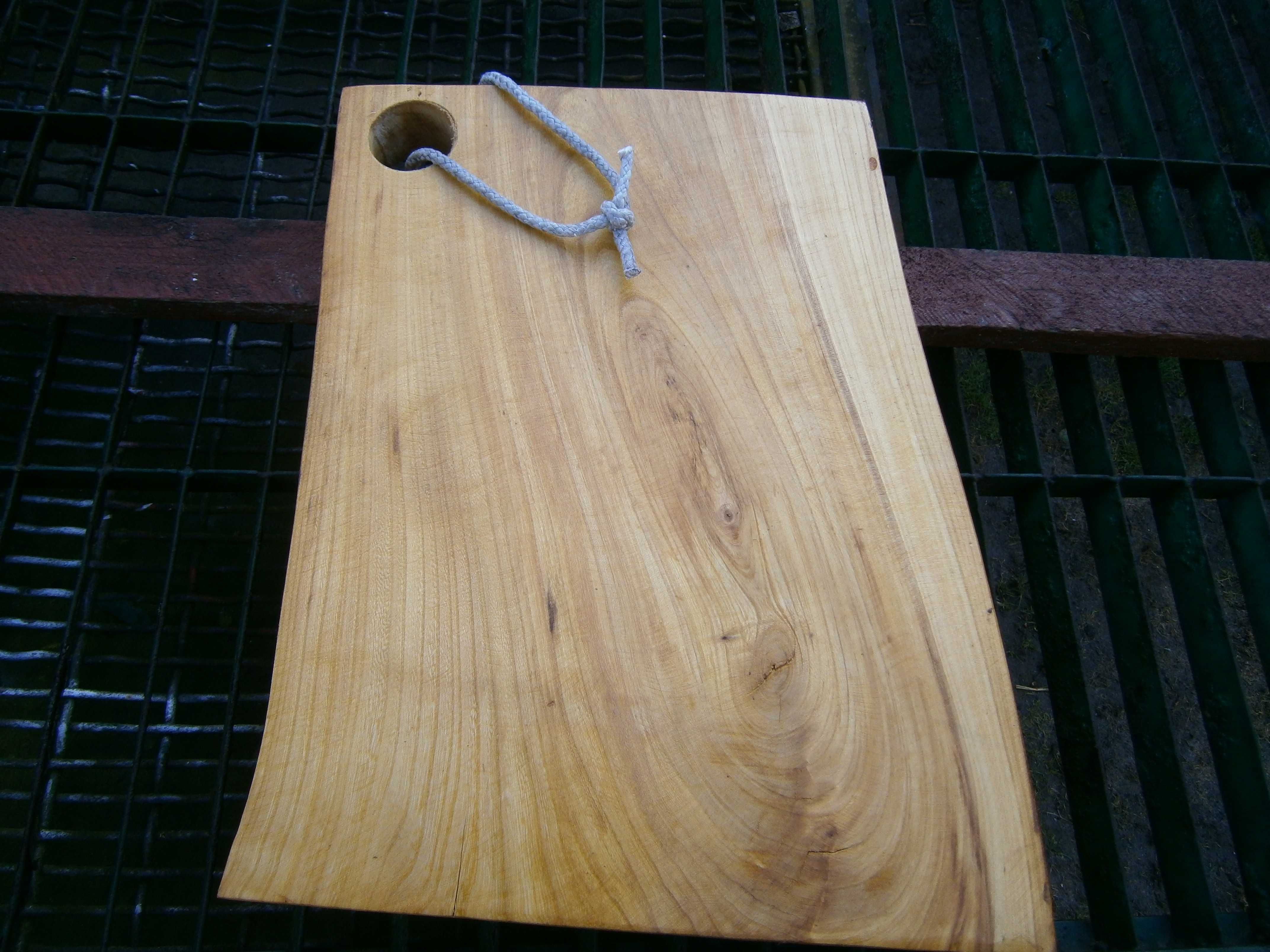 deska do krojenia z drewna jesionu.