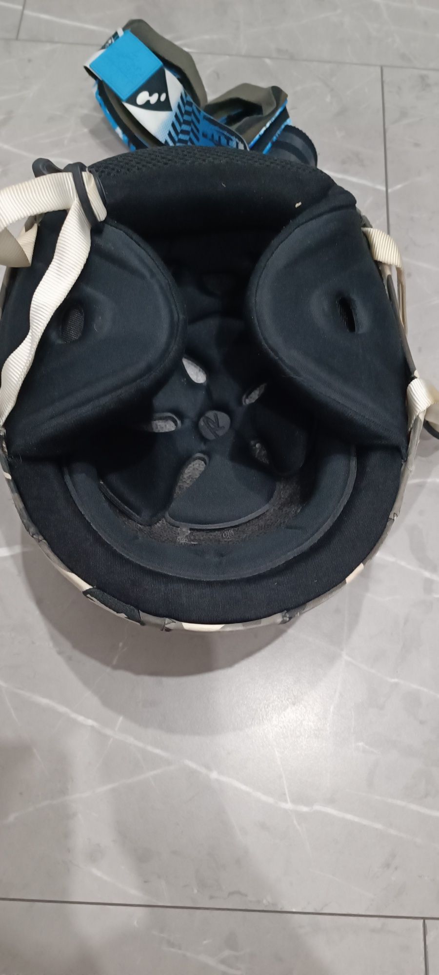 Kask narciarski , ochraniacze