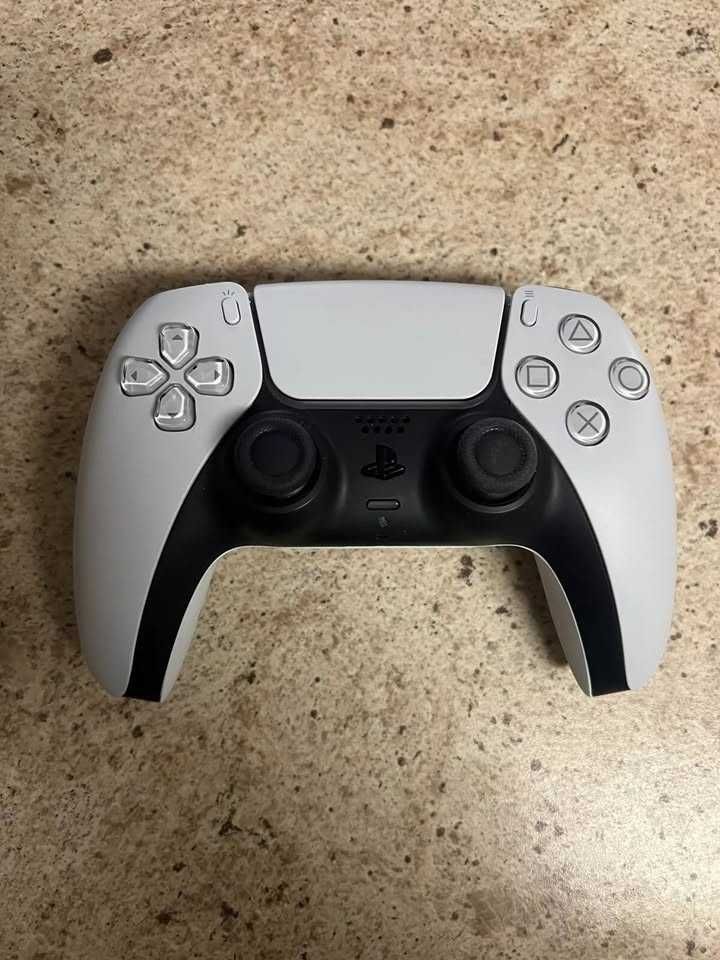 Ps5+Podstawa chłodzaca + Premium2,5 roku + 2 kontrolery Ps Access