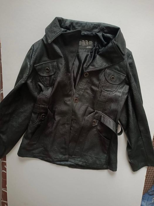 Осінньо весняна жіноча куртка