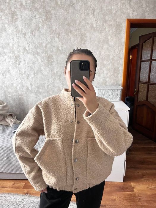 Стильний бомбер на кнопках