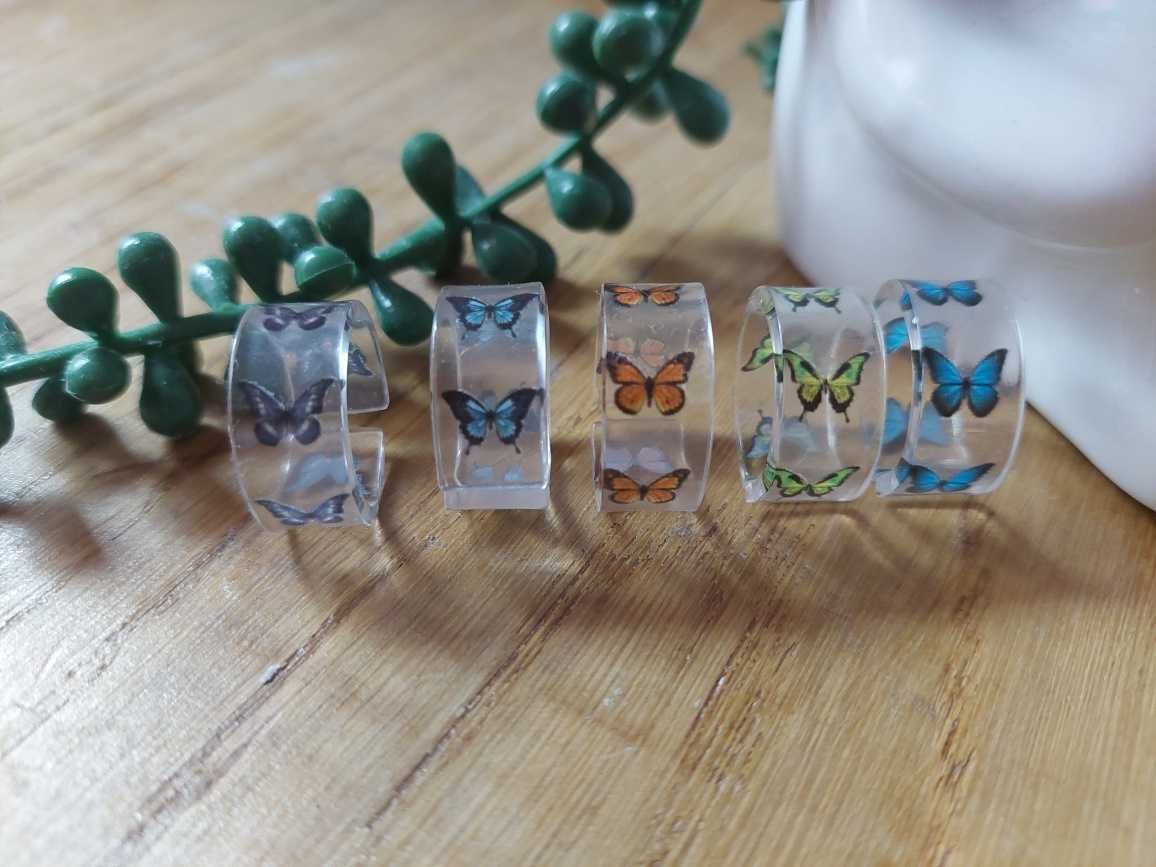 Pierścionki z plastiku z motywem motyli