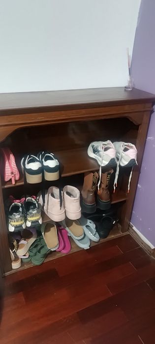 Móvel em madeira sapateira