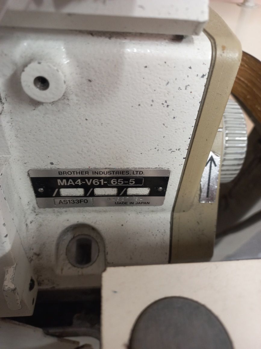 Overlock 5 nitkowy Brother